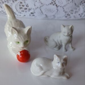 VINTAGE LOT OF (3) WHITE CAT FIGURINES (1) GOEBEL W. GERMANY (2) UNMARKED *FLAWS